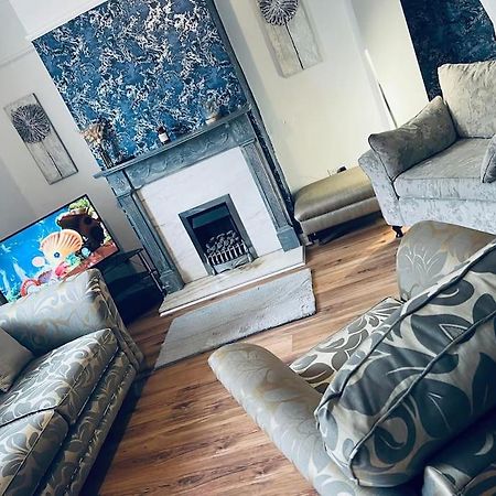 The White House - Cheerful 3 Bedroom Home In Wigan - Ince - Sleeps 7 - Parking - Work Space - Great Motorway Links Exteriér fotografie