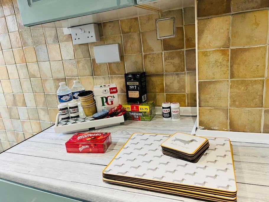 The White House - Cheerful 3 Bedroom Home In Wigan - Ince - Sleeps 7 - Parking - Work Space - Great Motorway Links Exteriér fotografie